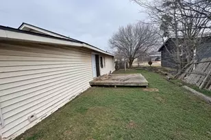 610 W Garrison Ave, Electra, TX 76360 - Photo 17