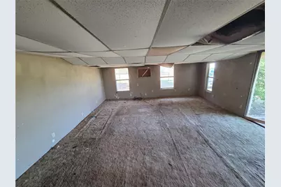 610 W Garrison Avenue, Electra, TX 76360 - Photo 7