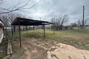 610 W Garrison Ave, Electra, TX 76360 - Photo 21