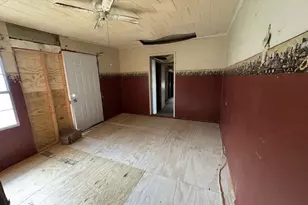 610 W Garrison Ave, Electra, TX 76360 - Photo 15