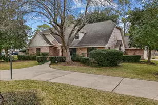 710 Bayou Crest Cir, Dickinson, TX 77539 - Photo 1