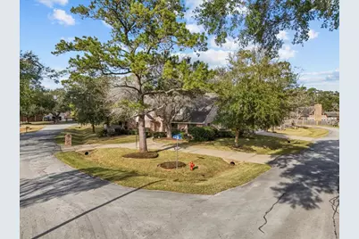 710 Bayou Crest Circle, Dickinson, TX 77539 - Photo 3