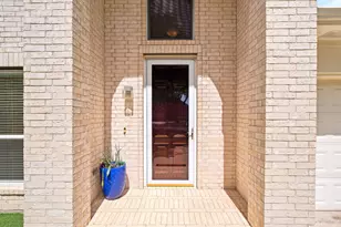 1323 Crystal Lake Cir E, Pearland, TX 77584 - Photo 7