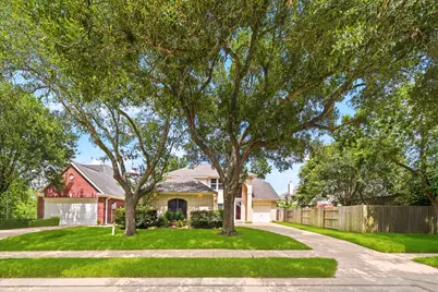 1323 Crystal Lake Circle E, Pearland, TX 77584 - Photo 5