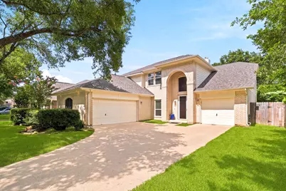 1323 Crystal Lake Circle E, Pearland, TX 77584 - Photo 3