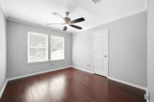 1323 Crystal Lake Cir E, Pearland, TX 77584 - Photo 37