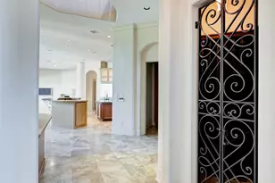710 Pinehaven Dr, Houston, TX 77024 - Photo 11