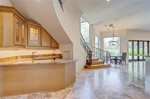 710 Pinehaven Dr, Houston, TX 77024 - Photo 11