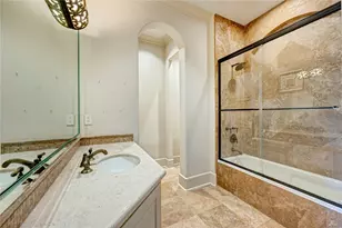 710 Pinehaven Dr, Houston, TX 77024 - Photo 33