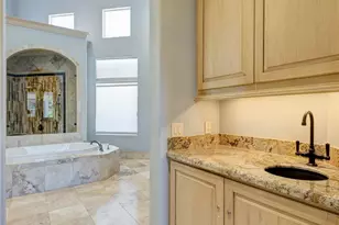710 Pinehaven Dr, Houston, TX 77024 - Photo 21