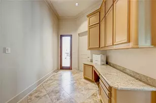 710 Pinehaven Dr, Houston, TX 77024 - Photo 19