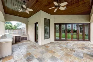 710 Pinehaven Dr, Houston, TX 77024 - Photo 37