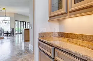 710 Pinehaven Dr, Houston, TX 77024 - Photo 9