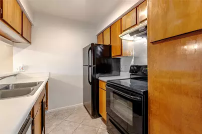 3005 Walnut Bend Lane #12, Houston, TX 77042 - Photo 3