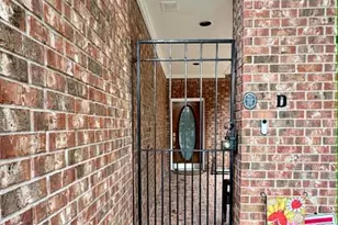 2413 Potomac Dr, Houston, TX 77057 - Photo 3