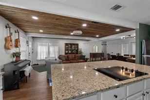 4825 Kingfisher Dr, Houston, TX 77035 - Photo 11