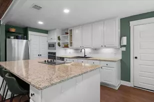 4825 Kingfisher Dr, Houston, TX 77035 - Photo 9