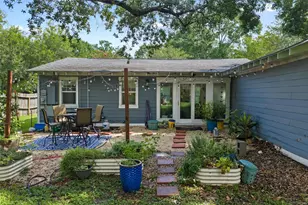 4825 Kingfisher Dr, Houston, TX 77035 - Photo 9