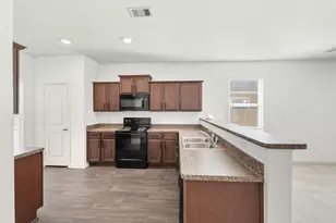 718 Crystal Lakes Dr, Brookshire, TX 77423 - Photo 5