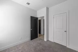 6033 Cypress St, Houston, TX 77074 - Photo 9