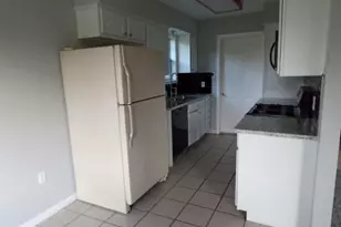 2410 Daffodil St, Highlands, TX 77562 - Photo 5