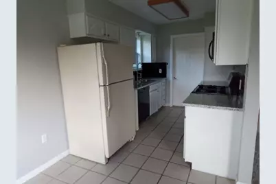 2410 Daffodil Street, Highlands, TX 77562 - Photo 7