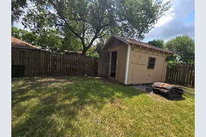 2410 Daffodil Street, Highlands, TX 77562 - Photo 17