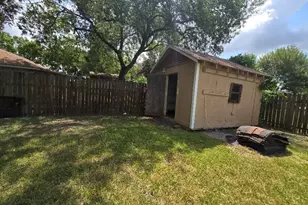 2410 Daffodil St, Highlands, TX 77562 - Photo 17