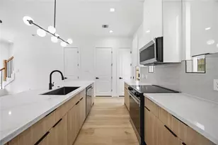 9102 Coffee St, Houston, TX 77033 - Photo 13