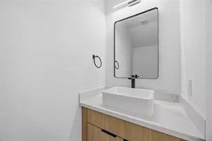 9102 Coffee St, Houston, TX 77033 - Photo 15