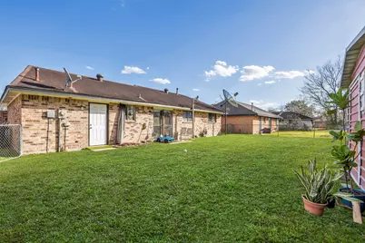 8823 Rutherford Lane, Houston, TX 77088 - Photo 17