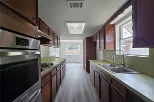 4019 Lemon Tree Ln, Houston, TX 77088 - Photo 9