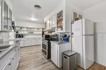 945 N Travis Street, Liberty, TX 77575 - Photo 9