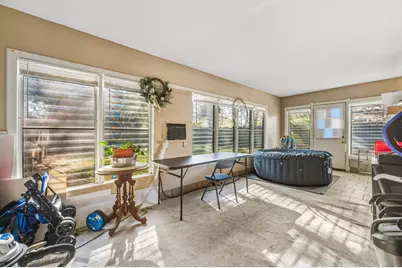945 N Travis Street, Liberty, TX 77575 - Photo 17