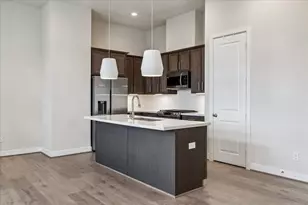 728 Carriage Knls Dr, Houston, TX 77008 - Photo 11