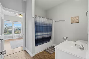 308 E Phillips St, Conroe, TX 77301 - Photo 15