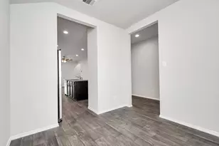 9847 Laurel Lake Ln, Conroe, TX 77384 - Photo 5