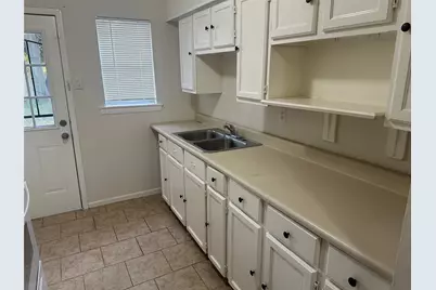 9301 Chesterfield Drive, Houston, TX 77051 - Photo 3