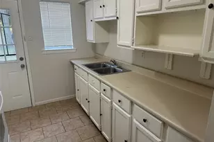 9301 Chesterfield Dr, Houston, TX 77051 - Photo 3