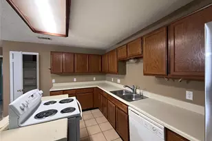13218 Avonshire Dr, Houston, TX 77083 - Photo 5