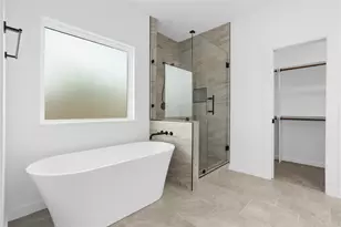 8215 Gladstone St, Houston, TX 77051 - Photo 7