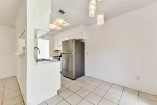 12203 Cape Hyannis Dr, Houston, TX 77048 - Photo 5