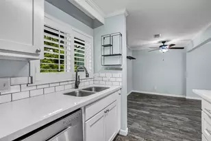 749 Worthshire St, Houston, TX 77008 - Photo 15
