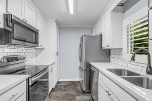 749 Worthshire St, Houston, TX 77008 - Photo 13