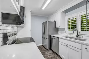 749 Worthshire St, Houston, TX 77008 - Photo 11