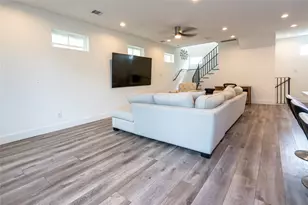 2056 Johanna Dr, Houston, TX 77055 - Photo 9