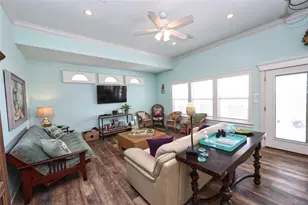 3008 Shady Ln, Crystal Beach, TX 77650 - Photo 9