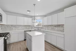 9026 McGallion Rd, Houston, TX 77022 - Photo 11