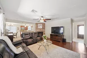 1114 Laurel Valley Dr, Houston, TX 77062 - Photo 5