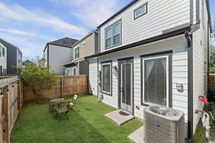 8422 Berry Green Ln, Houston, TX 77022 - Photo 13
